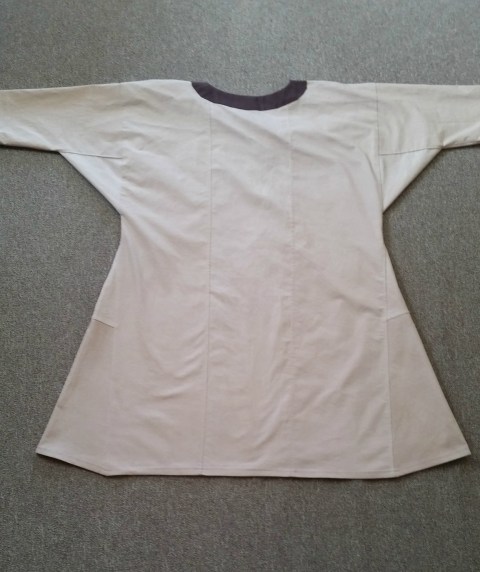 Sewing a Braveheart Tunic Back View (https://thefarmingdaughter.com/2015/03/02/braveheart-part-i/)